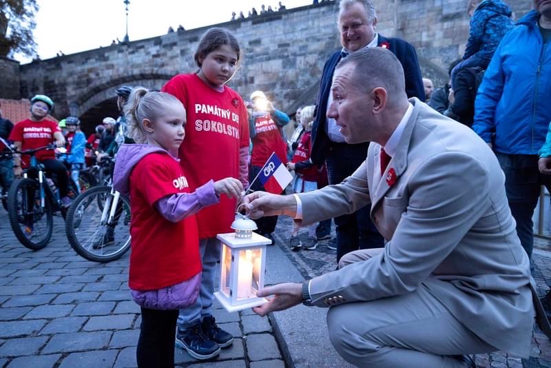 Slavnostní předání lucerny se světélkem starostovi ČOS Martinovi Chlumskému