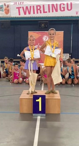 Taneční duo juvenile - 1. místo Matylda Janouchová a Ema Šmerdová